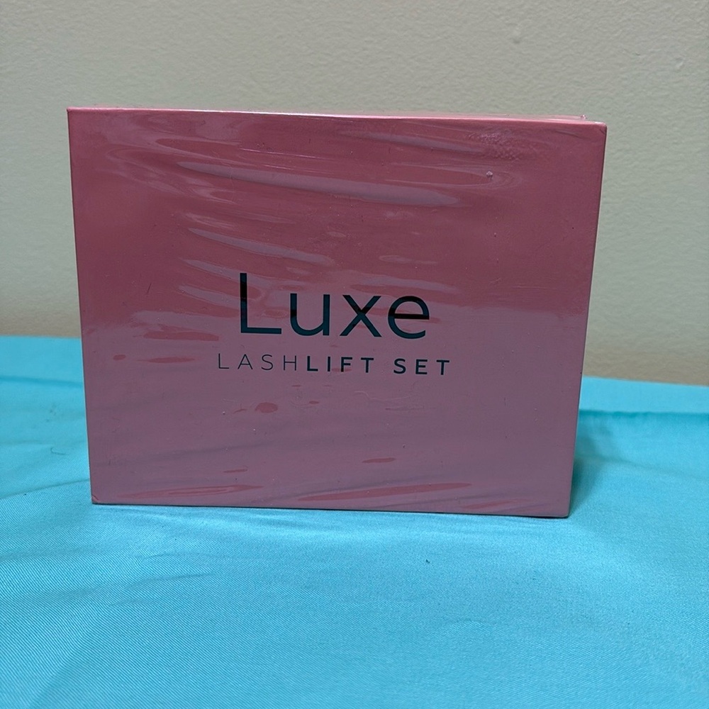 Luxe Lashlift Set Result lasts up to 8 weeks per lift
